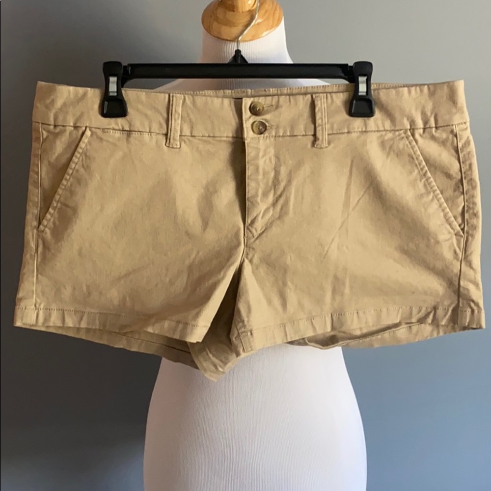 American eagle khaki shorts